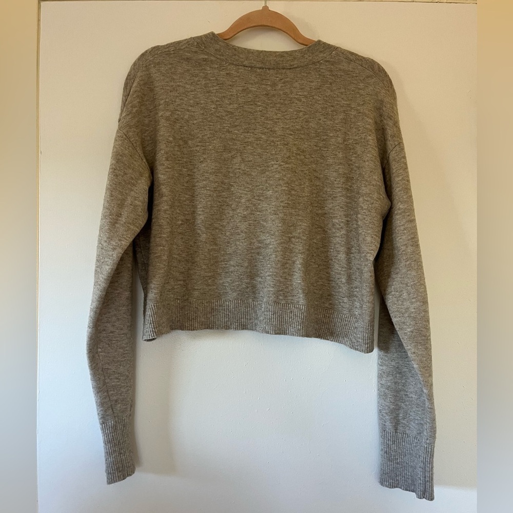 Cropped cream V-neck sweater - Picture 2 of 4